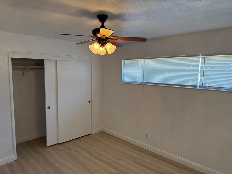Large master bedroom for your king size bed. - 614 S Lower Sacramento Rd