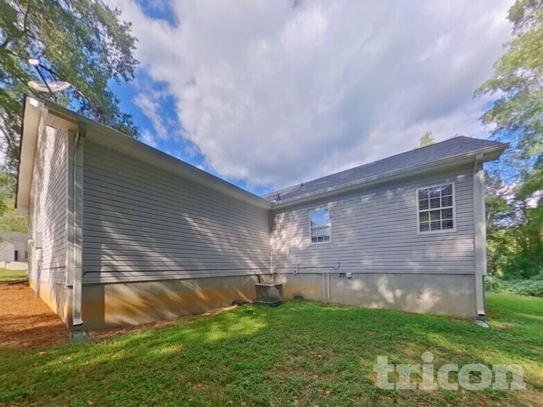 Building Photo - 355 Mary Alice Dr
