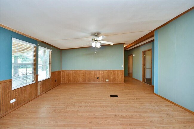 Building Photo - 18915 Sawmill Dr