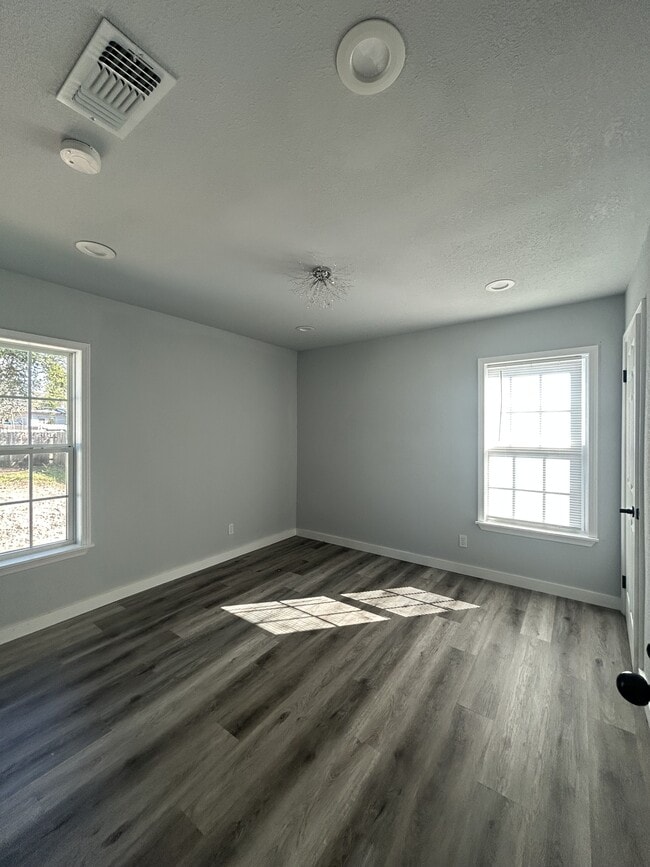 Building Photo - 1208 Alexander St