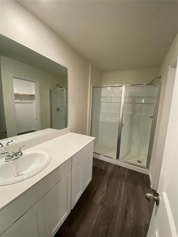 Building Photo - 104 Holiday Dr