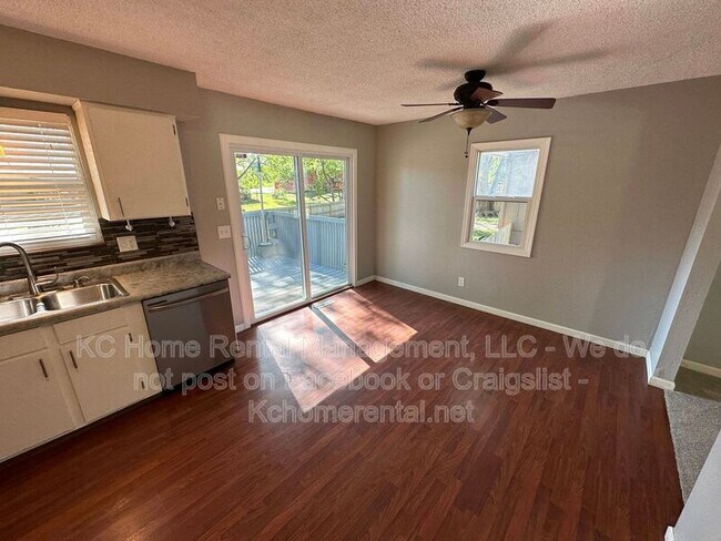 Building Photo - 1201 Golfview Dr