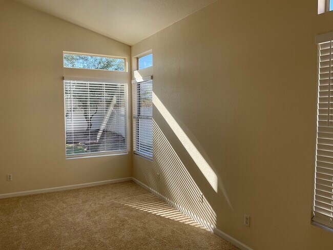 Building Photo - 4307 E South Fork Dr