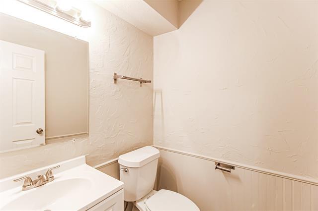 Building Photo - 3025 Montclair Pl