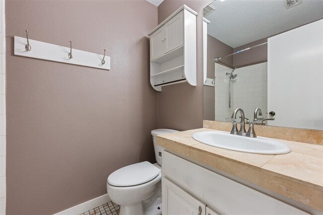 Building Photo - 2407 Harrowden Dr