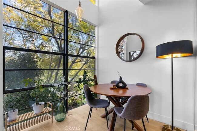 Building Photo - 3880 Fredonia Dr