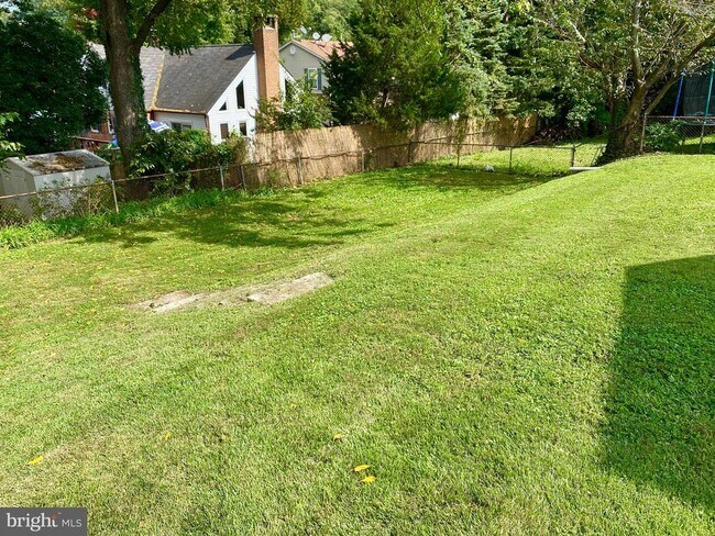 Building Photo - 7132 Parkview Ave