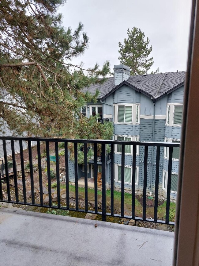 Building Photo - 11112 NE 124th Ln