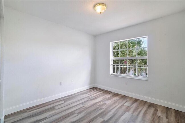 Building Photo - 6373 Landings Way