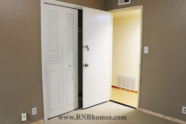 Building Photo - 2540 El Burlon Cir