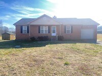 Building Photo - For Lease - 3 Bed, 2 Bath, 1232sqft Home o...