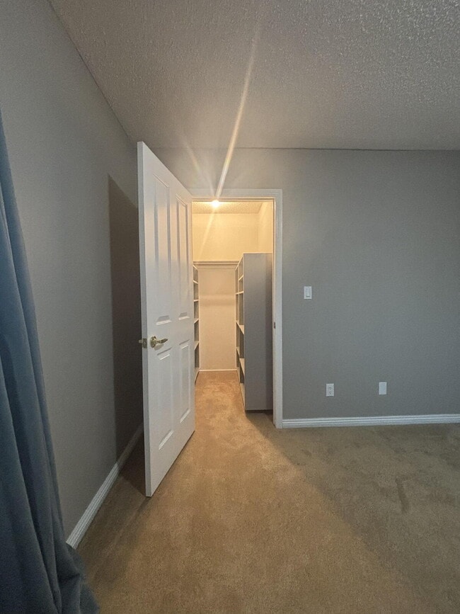 Building Photo - 2 Bed |1 Bath Multi-Family Unit with Private Backyard for Rent – North Las Vegas