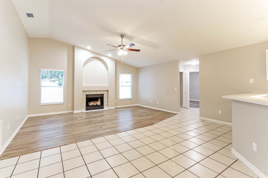 Building Photo - 24142 Twin Ct