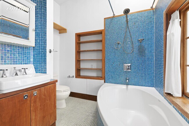 Building Photo - 124 Waverly Pl