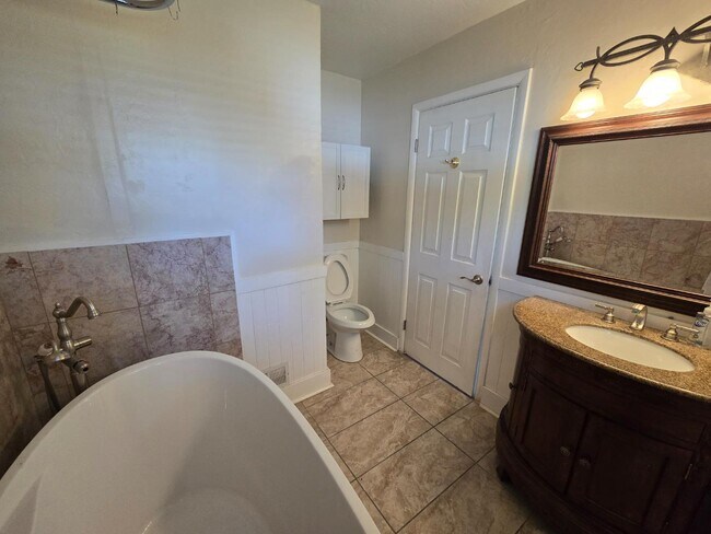 Building Photo - 309 E 200 S