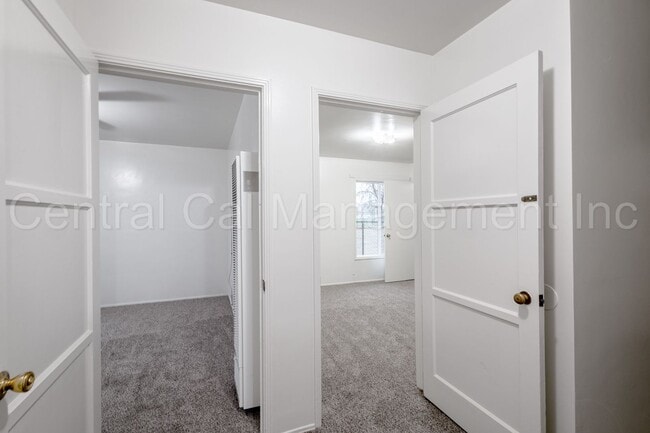 Building Photo - 347-351 E Marengo Ave