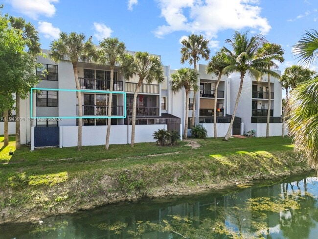 Building Photo - 10825 SW 112th Ave