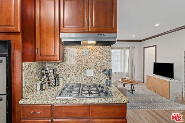 Building Photo - 1330 S Barrington Ave