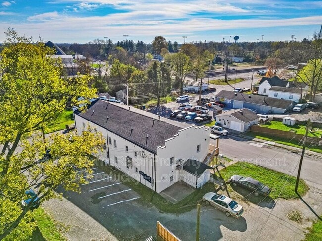 Building Photo - 725 E College St