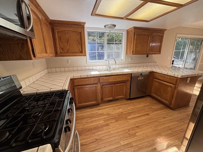Building Photo - Freshly remodeled home in Pleasant Valley with private yard for rent!