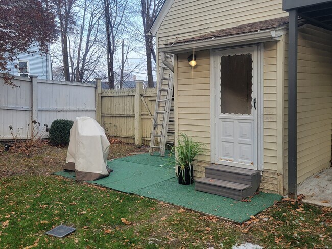 Building Photo - 12 Division St