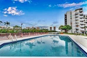 Building Photo - 3401 N Country Club Dr