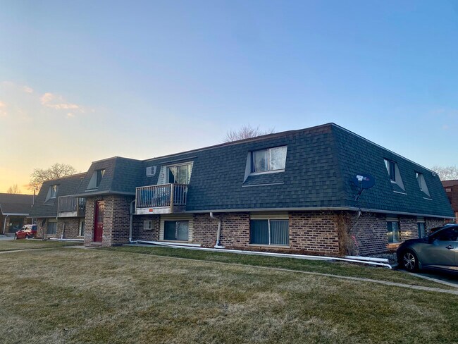 Building Photo - 520 Parkview Ln
