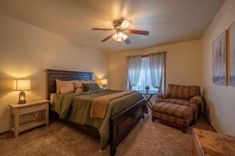 Building Photo - 807 Nebula St