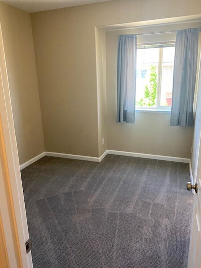 Building Photo - Condo in Reno Available for Rent