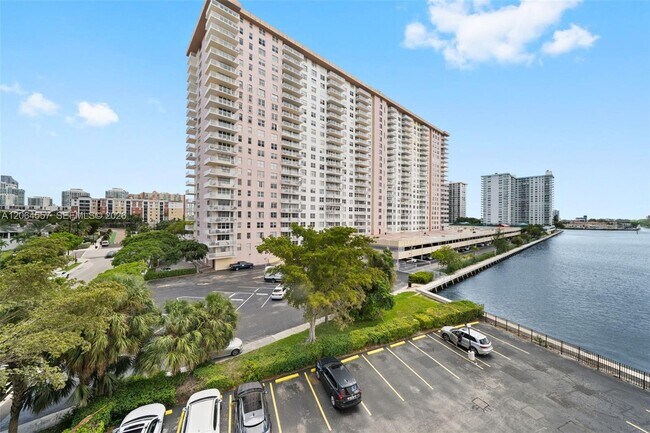 Building Photo - 17500 N Bay Rd
