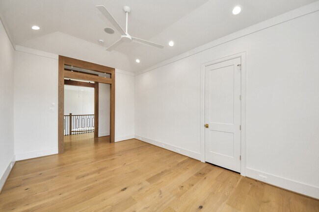 Building Photo - 739 Azaleadell Dr