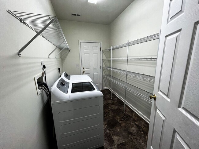 Building Photo - Gorgeous 4 Bedroom, 2 1/2 Bathroom Home in...