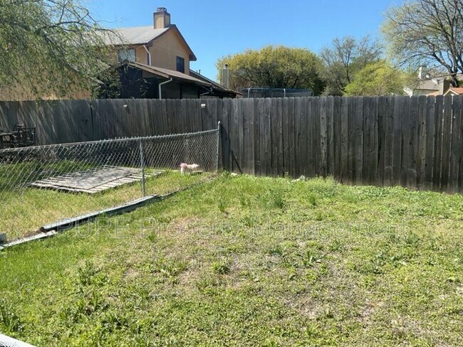 Building Photo - 608 Greenlawn Blvd