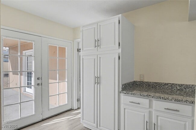 Building Photo - 313 Fox Cir