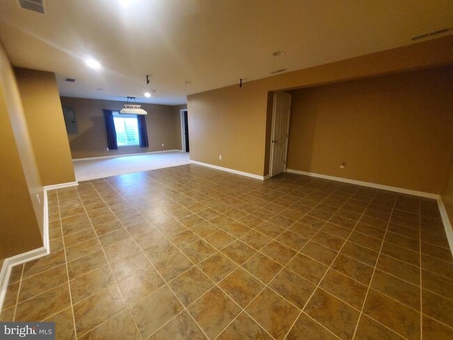 Building Photo - 33 Saphire Ct