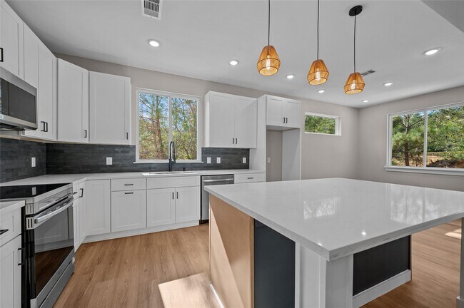 Building Photo - 28407 Champion Oaks Dr