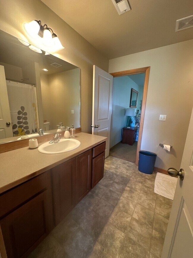 Building Photo - 5015 Falcon Dr