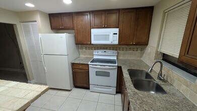 Building Photo - 3017 Riverside Dr