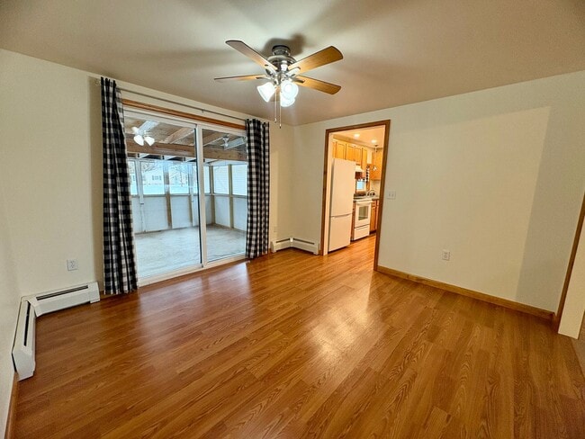 Building Photo - 3 Bedroom Rancher in Lebanon!