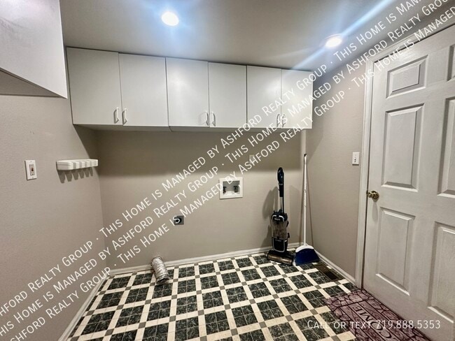 Building Photo - 1266 Mt Estes Dr