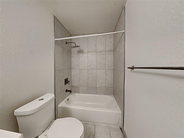 Building Photo - 10304 Blackjack Oaks Dr