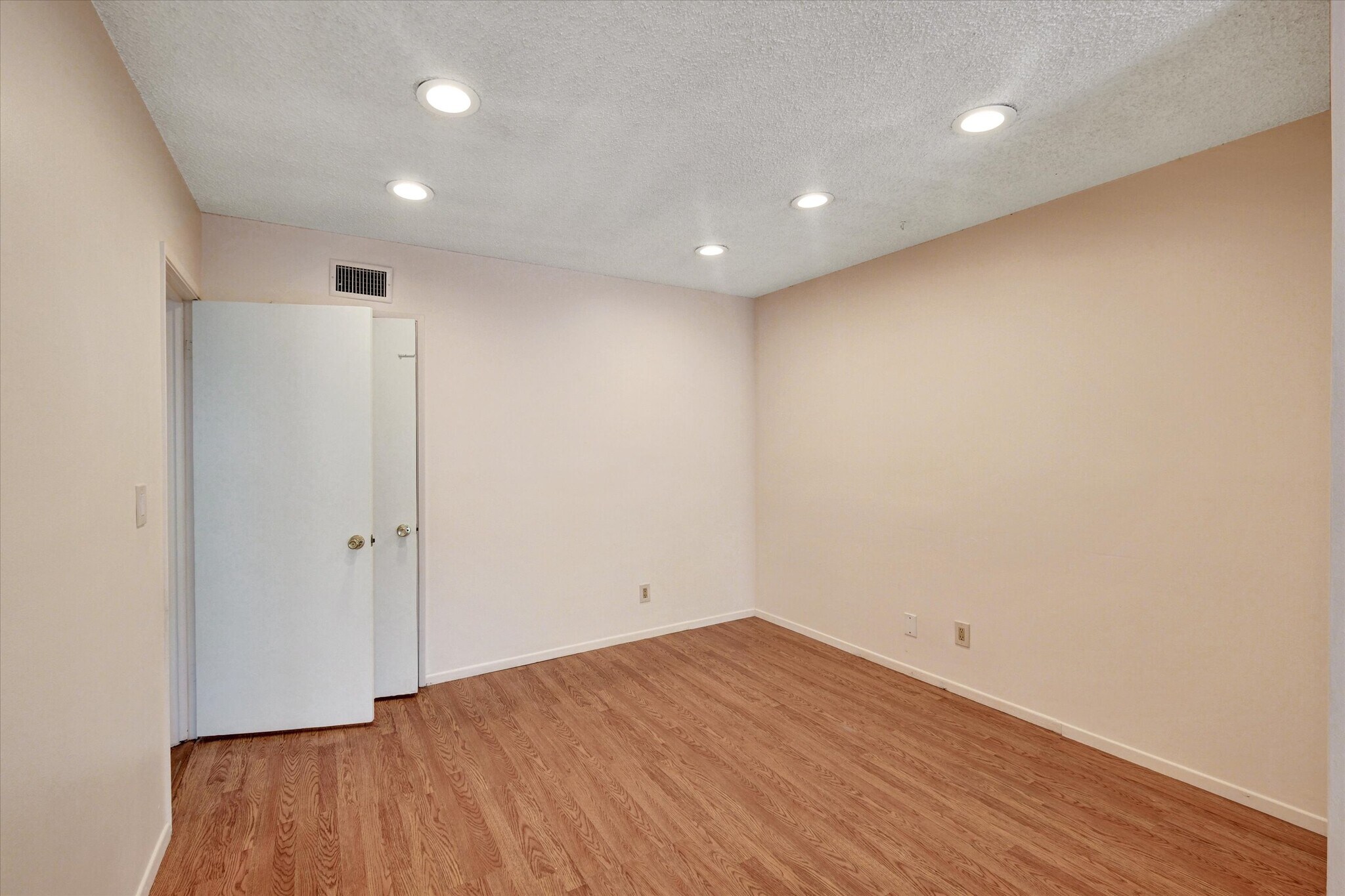 Building Photo - 2511 Castle Heights Ave