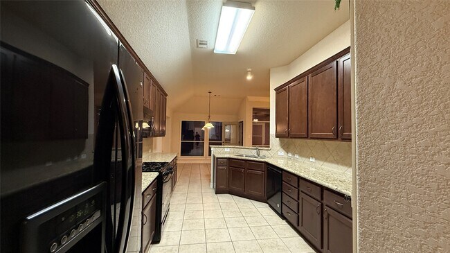 Building Photo - 931 Opal Chase Dr