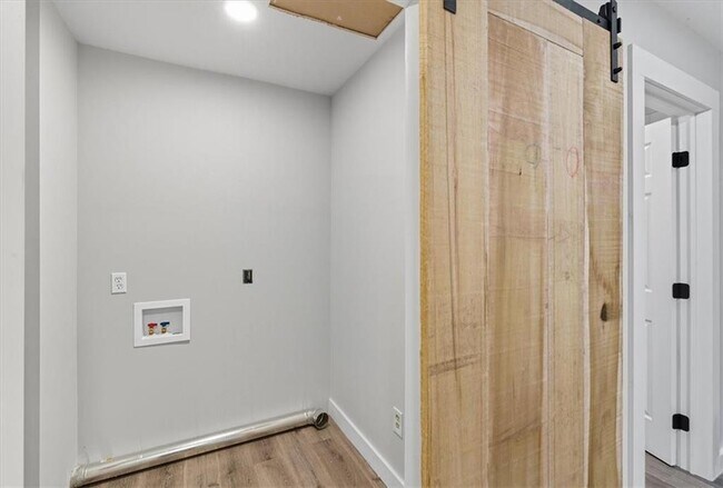 Building Photo - 96 Collins Rd