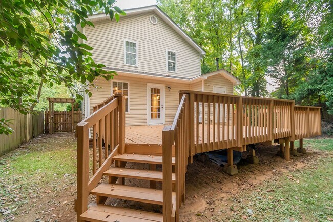 Building Photo - Cozy newly renovated 4 bedroom home on Hic...
