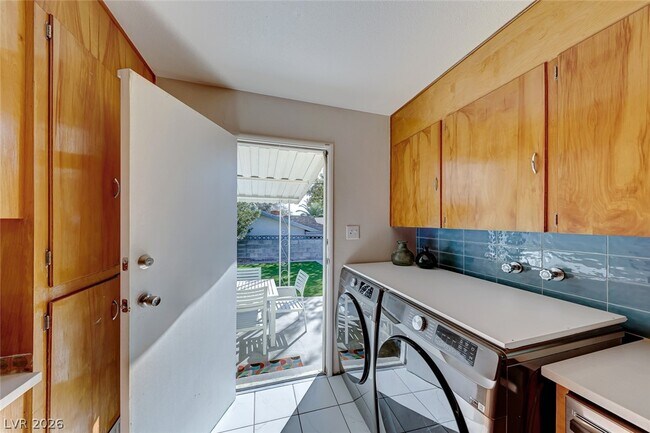 Building Photo - 1245 S 15th St