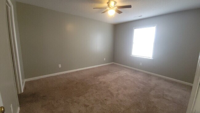 Building Photo - "Charming 2-Bed, 2-Bath Haven in Huntsville – Your Perfect Retreat Awaits!"