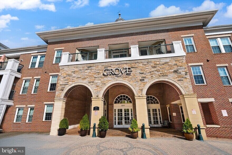 Building Photo - 2465 Army Navy Dr