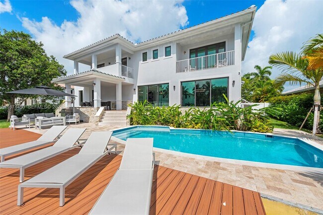 Building Photo - 850 Washington St