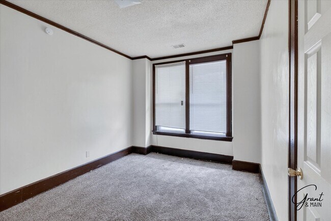Building Photo - 58/60 Alger - FDR - T